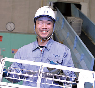 営業本部 課長　鳩場 淳史