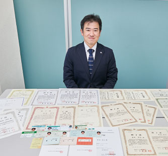 本社総務・管理部 部長代理　倉地 淳治